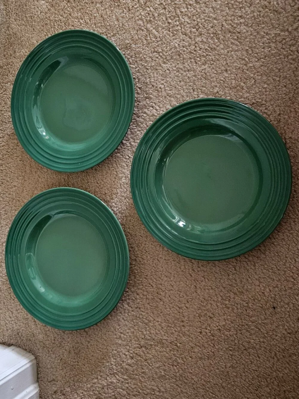 3 RARE LE CREUSET STONEWARE SUMMER GREEN RIMMED PASTA SOUP SALAD BOWL DISH PLATE